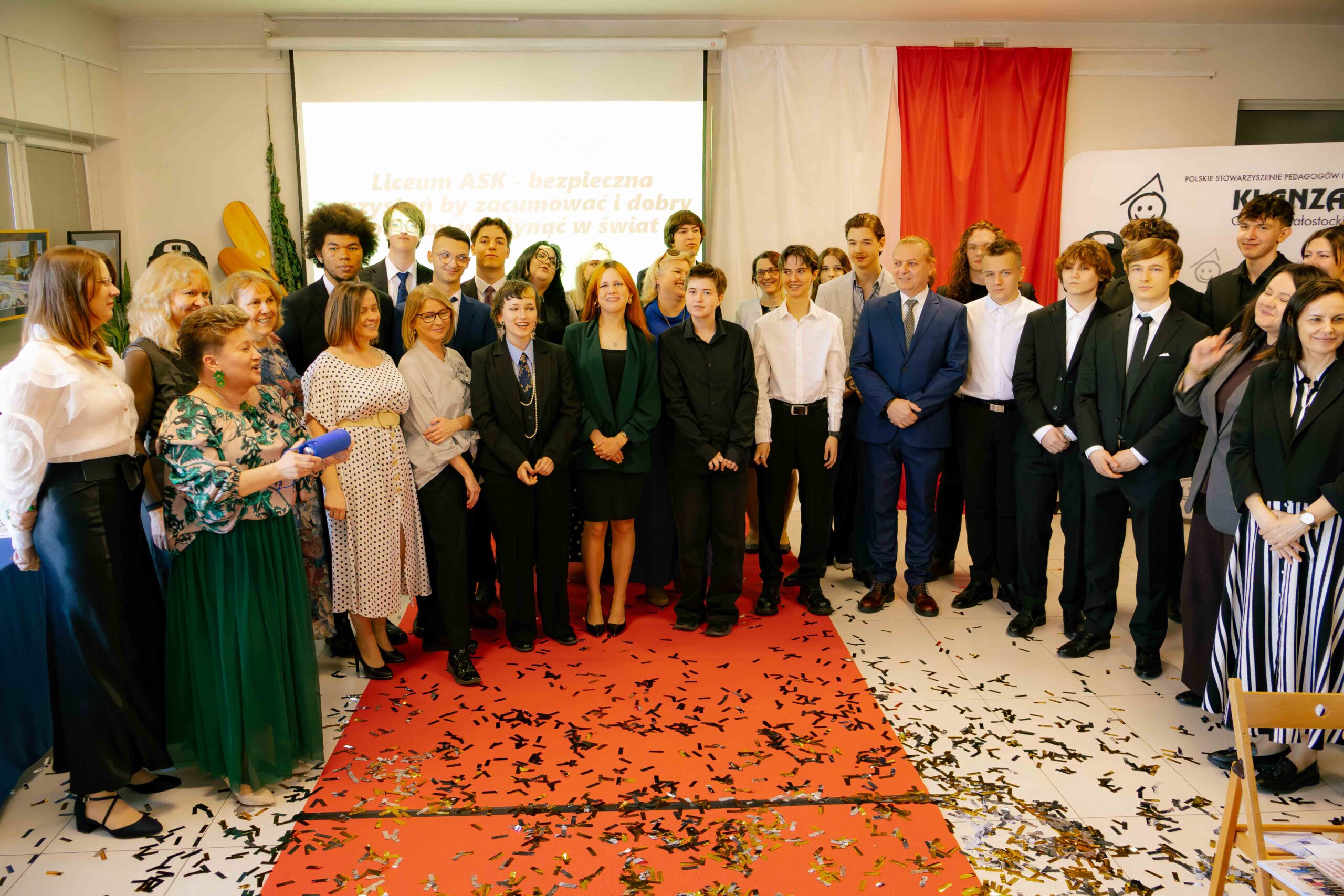 Pierwsze zakończenie klas maturalnych w Autorskiej Szkole KLANZY – Liceum Ogólnokształcącym w Białymstoku